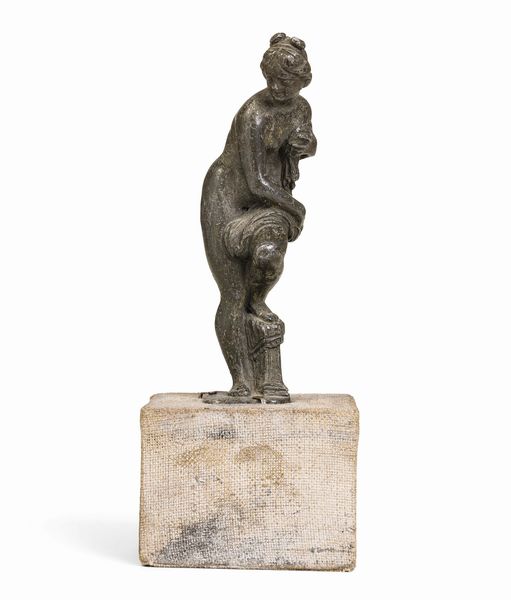 Venere al bagno. Modelletto in stagno, arte italiana del XVI-XVII secolo  - Asta Scultura e Oggetti d'Arte - Associazione Nazionale - Case d'Asta italiane