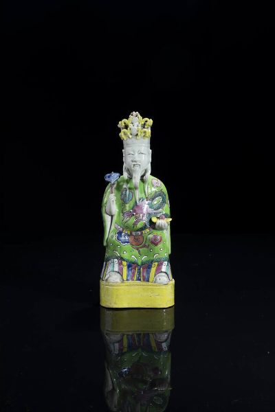 SCULTURA : Figura di dignitario in porcellana Famiglia Rosa  Cina  dinastia Qing  XVIII sec H cm 26x10  - Asta Arte orientale - Associazione Nazionale - Case d'Asta italiane