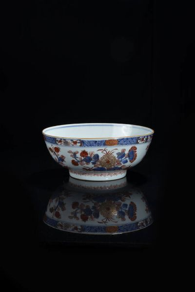 CIOTOLA : Ciotola in porcellana con decoro Imari  - Asta Arte orientale - Associazione Nazionale - Case d'Asta italiane