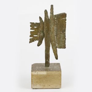 ALDO CALÒ - Verticale, scultura in volume in bronzo su base in travertino