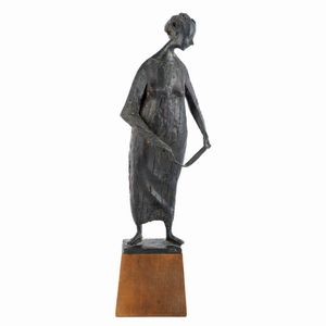 MARIO MOLTENI - Figura femminile, scultura in volume in bronzo a patina scura