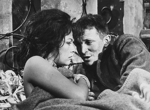 Pierluigi Praturlon : Virna Lisi e Umberto Orsini in La ragazza e il generale  - Asta Fotografia - Associazione Nazionale - Case d'Asta italiane