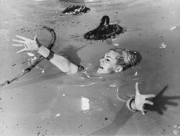 Guglielmo Coluzzi : Anita Ekberg in I Mongoli diretto da  Leopoldo Savona, Andr De Toth e Riccardo Freda  - Asta Fotografia - Associazione Nazionale - Case d'Asta italiane