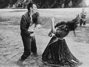 Pierluigi Praturlon : Virna Lisi e Umberto Orsini in La ragazza e il generale  - Asta Fotografia - Associazione Nazionale - Case d'Asta italiane