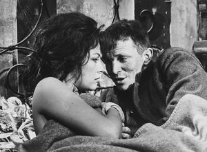 Pierluigi Praturlon : Virna Lisi e Umberto Orsini in La ragazza e il generale  - Asta Fotografia - Associazione Nazionale - Case d'Asta italiane