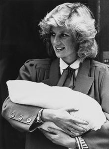Anonimo : Lady Diana e il Principe Carlo (Second Baby)  - Asta Fotografia - Associazione Nazionale - Case d'Asta italiane