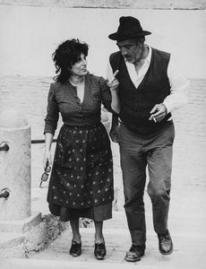 Anonimo - Anthony Queen e Anna Magnani in Il Segreto di Santa Vittoria diretto da Stanley Kramer