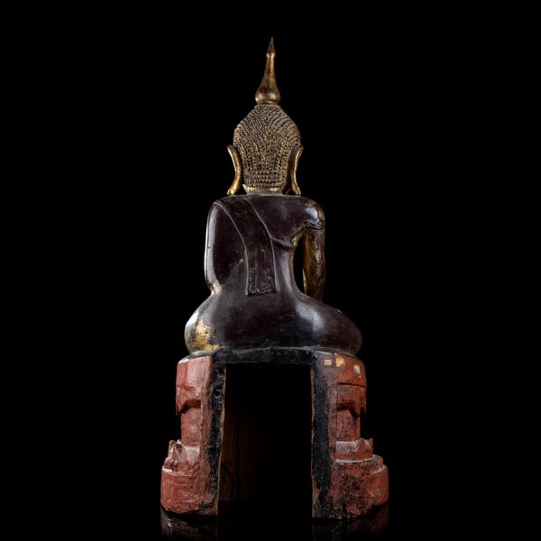GRANDE BUDDHA IN LEGNO LACCATO E DORATO  - Asta Arte asiatica e tribale  - Associazione Nazionale - Case d'Asta italiane