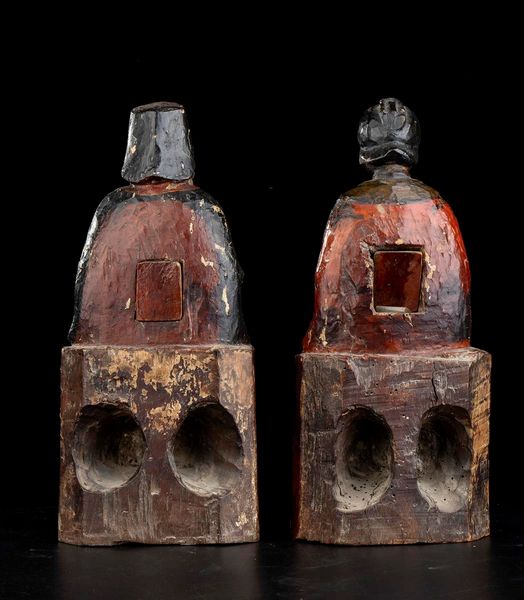 DUE FIGURE IN LEGNO LACCATO  - Asta Arte asiatica e tribale  - Associazione Nazionale - Case d'Asta italiane