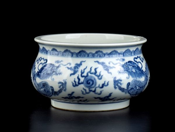 BACILE IN PORCELLANA 'BIANCO E BLU'  - Asta Arte asiatica e tribale  - Associazione Nazionale - Case d'Asta italiane