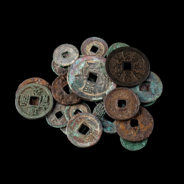 VENTIQUATTRO MONETE IN METALLO  - Asta Arte asiatica e tribale  - Associazione Nazionale - Case d'Asta italiane