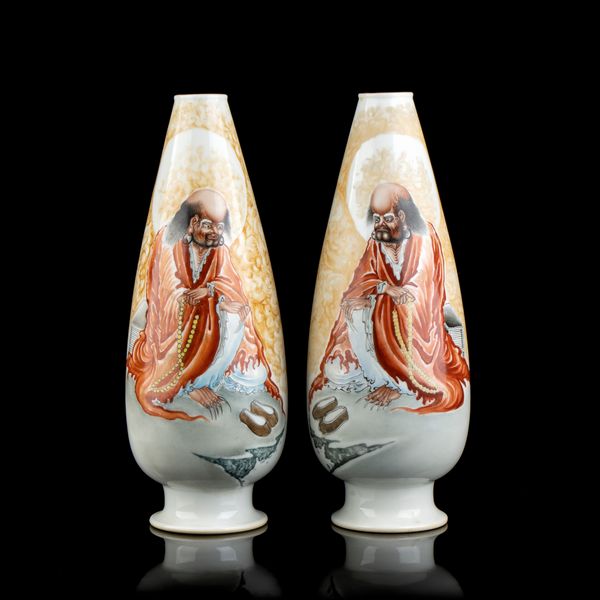 COPPIA DI VASI IN PORCELLANA CON DECORO A SMALTI POLICROMI  - Asta Arte asiatica e tribale  - Associazione Nazionale - Case d'Asta italiane