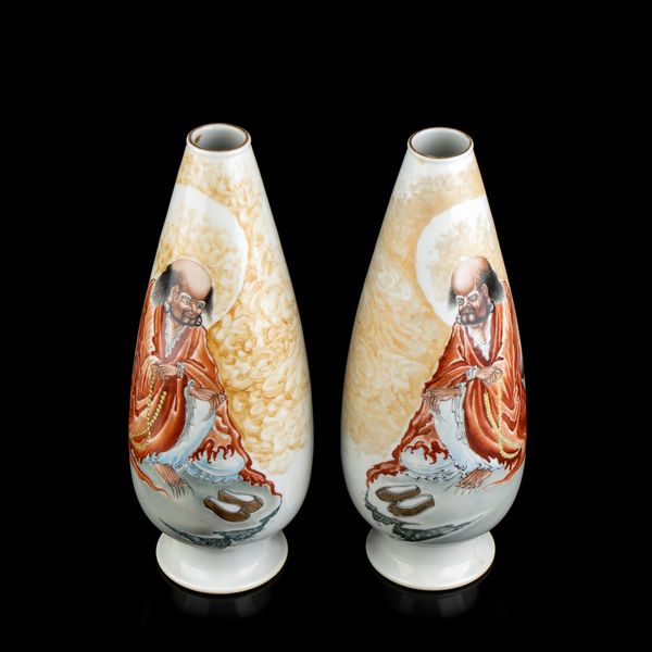 COPPIA DI VASI IN PORCELLANA CON DECORO A SMALTI POLICROMI  - Asta Arte asiatica e tribale  - Associazione Nazionale - Case d'Asta italiane