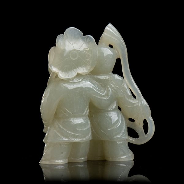 INTAGLIO IN GIADA VERDE CHIARO CON DUE BAMBINI  - Asta Arte asiatica e tribale  - Associazione Nazionale - Case d'Asta italiane