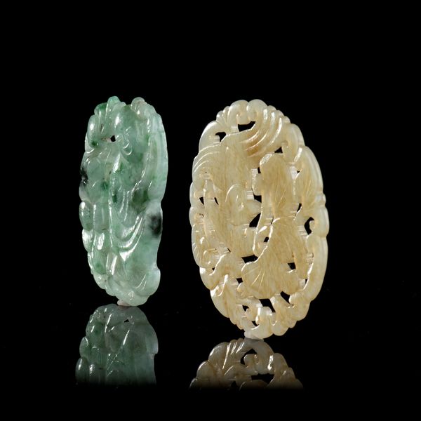 DUE PLACCHETTE IN GIADA E GIADEITE  - Asta Arte asiatica e tribale  - Associazione Nazionale - Case d'Asta italiane