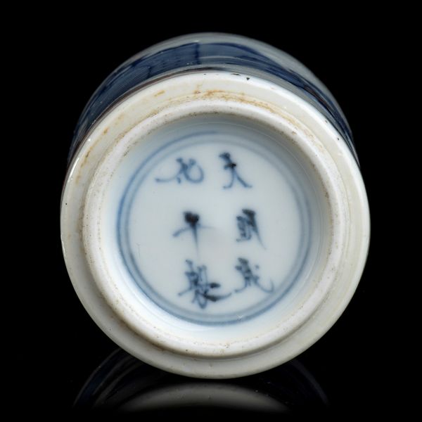 SNUFF BOTTLE IN PORCELLANA  - Asta Arte asiatica e tribale  - Associazione Nazionale - Case d'Asta italiane