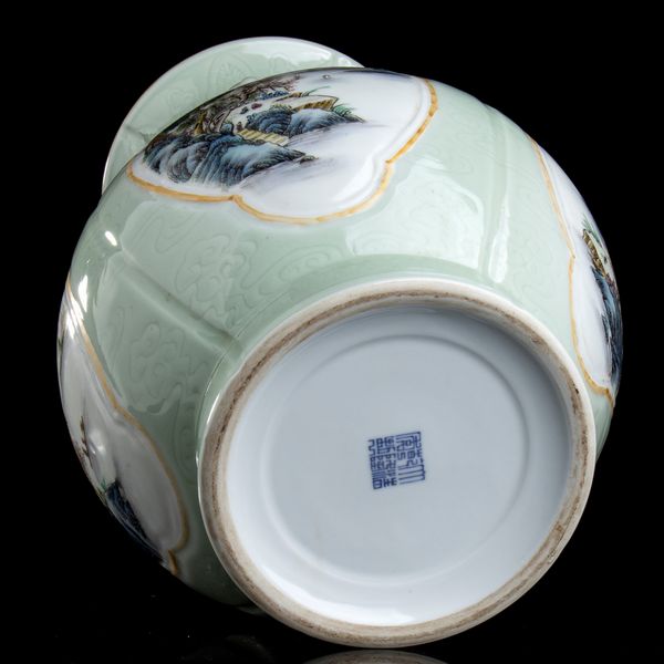 GRANDE VASO IN PORCELLANA CON DECORO A SMALTI POLICROMI  - Asta Arte asiatica e tribale  - Associazione Nazionale - Case d'Asta italiane