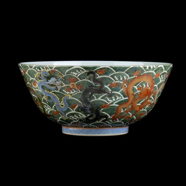 CIOTOLA IN PORCELLANA CON DECORO DI DRAGHI A SMALTI POLICROMI  - Asta Arte asiatica e tribale  - Associazione Nazionale - Case d'Asta italiane