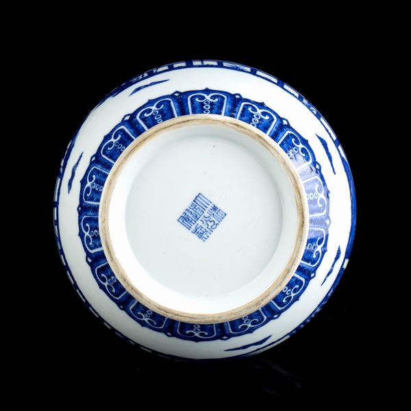 VASO A BOTTIGLIA IN PORCELLANA 'BIANCO E BLU'  - Asta Arte asiatica e tribale  - Associazione Nazionale - Case d'Asta italiane