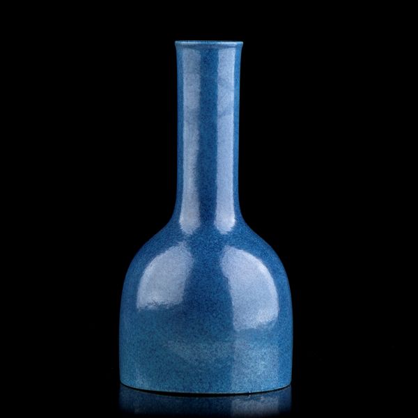 VASO A BOTTIGLIA IN PORCELLANA CON INVETRIATURA 'ROBIN'S EGG'  - Asta Arte asiatica e tribale  - Associazione Nazionale - Case d'Asta italiane