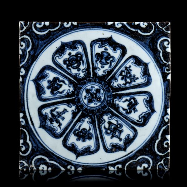 PIASTRELLA IN PORCELLANA 'BIANCO E BLU'  - Asta Arte asiatica e tribale  - Associazione Nazionale - Case d'Asta italiane