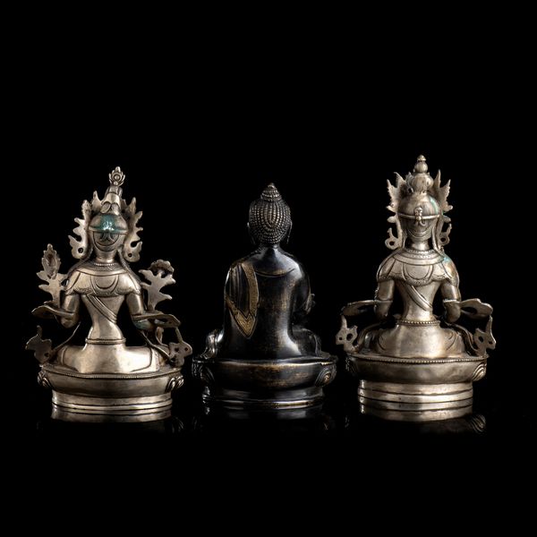 UN BUDDHA E DUE TARA IN METALLO  - Asta Arte asiatica e tribale  - Associazione Nazionale - Case d'Asta italiane