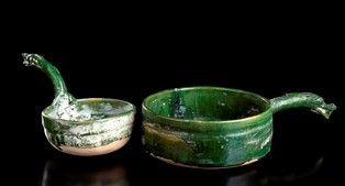DUE VERSATOI IN CERAMICA CON INVETRIATURA VERDE  - Asta Arte asiatica e tribale  - Associazione Nazionale - Case d'Asta italiane