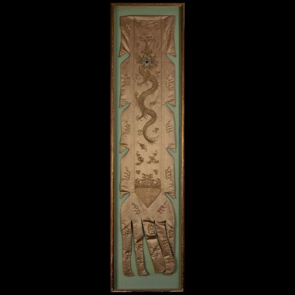 GRANDE STENDARDO IN SETA RICAMATA  - Asta Arte asiatica e tribale  - Associazione Nazionale - Case d'Asta italiane