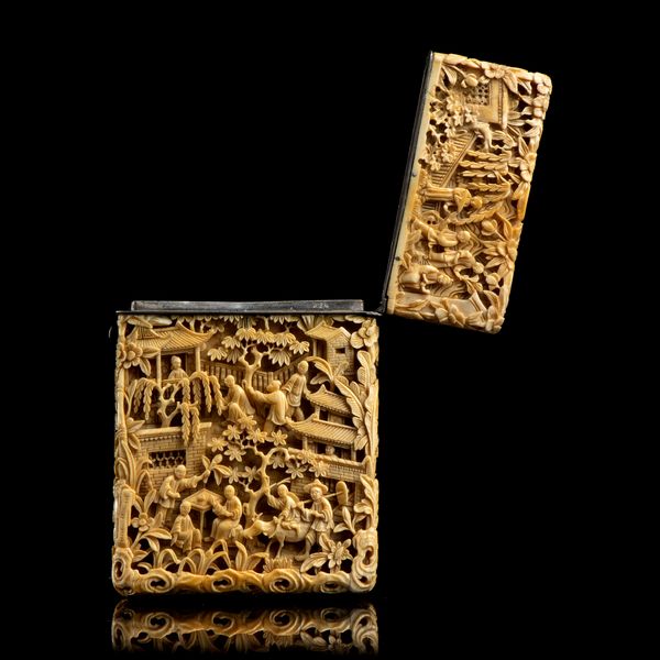 PORTABIGLIETTI IN AVORIO INTAGLIATO  - Asta Arte asiatica e tribale  - Associazione Nazionale - Case d'Asta italiane