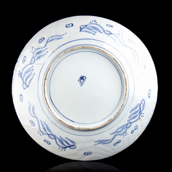 GRANDE PIATTO IN PORCELLANA IMARI  - Asta Arte asiatica e tribale  - Associazione Nazionale - Case d'Asta italiane