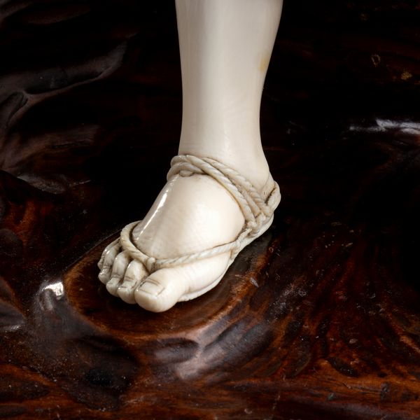 GRANDE OKIMONO IN METALLO E AVORIO CON SUA BASE IN LEGNO  - Asta Arte asiatica e tribale  - Associazione Nazionale - Case d'Asta italiane