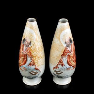 COPPIA DI VASI IN PORCELLANA CON DECORO A SMALTI POLICROMI  - Asta Arte asiatica e tribale  - Associazione Nazionale - Case d'Asta italiane