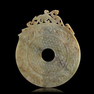 DISCO BI DI STILE ARCAICO IN GIADA  - Asta Arte asiatica e tribale  - Associazione Nazionale - Case d'Asta italiane