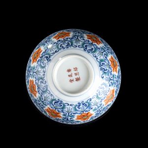 PICCOLA CIOTOLA IN PORCELLANA CON DECORO A SMALTI POLICROMI  - Asta Arte asiatica e tribale  - Associazione Nazionale - Case d'Asta italiane