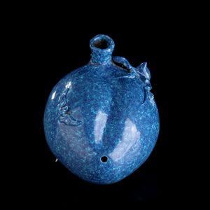 VERSATOIO A FORMA DI PESCA IN PORCELLANA CON INVETRIATURA ROBIN'S EGG  - Asta Arte asiatica e tribale  - Associazione Nazionale - Case d'Asta italiane