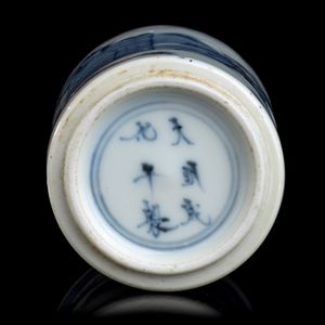 SNUFF BOTTLE IN PORCELLANA  - Asta Arte asiatica e tribale  - Associazione Nazionale - Case d'Asta italiane