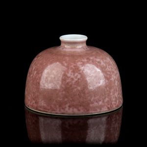 CONTENITORE PER ACQUA TABAIZUN IN PORCELLANA CON INVETRIATURA 'FIORE DI PESCO'  - Asta Arte asiatica e tribale  - Associazione Nazionale - Case d'Asta italiane