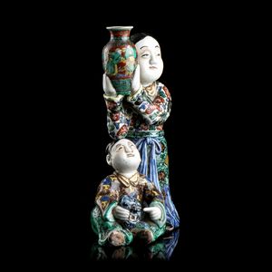 GRUPPO CON FIGURE IN PORCELLANA 'KUTANI' CON DECORO A SMALTI POLICROMI  - Asta Arte asiatica e tribale  - Associazione Nazionale - Case d'Asta italiane