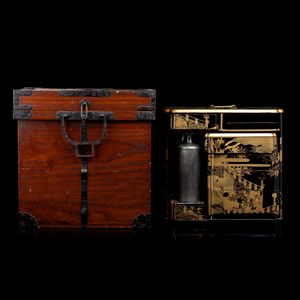 CONTENITORE PORTAVIVANDE IN LEGNO LACCATO E DORATO, SAGEJUBAKO  - Asta Arte asiatica e tribale  - Associazione Nazionale - Case d'Asta italiane