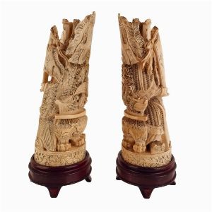 DUE FIGURE DI SOVRANI IN AVORIO  - Asta Arte asiatica e tribale  - Associazione Nazionale - Case d'Asta italiane