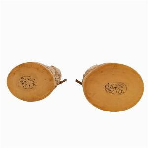 DUE FIGURE DI SOVRANI IN AVORIO  - Asta Arte asiatica e tribale  - Associazione Nazionale - Case d'Asta italiane