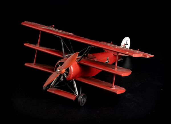 Modello artigianale Fokker triplane in ferro dipinto  - Asta Militaria, Medaglie e Ordini Cavallereschi - Associazione Nazionale - Case d'Asta italiane
