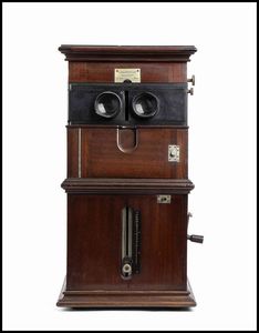 Stereoscopio con lastre  - Asta Militaria, Medaglie e Ordini Cavallereschi - Associazione Nazionale - Case d'Asta italiane