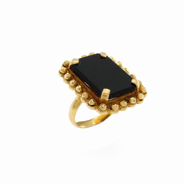 Anello in oro giallo 14kt onice nero  - Asta Gioielli Orologi Fashion Vintage - Web Only - Associazione Nazionale - Case d'Asta italiane
