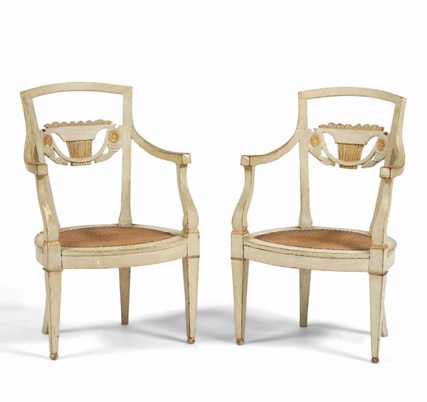 Coppia di sedie in legno intagliato e dipinto. XIX secolo  - Asta Antiquariato - Associazione Nazionale - Case d'Asta italiane