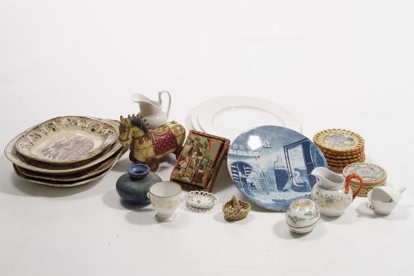 Lotto oggetti vari in ceramica  - Asta Antiquariato - Associazione Nazionale - Case d'Asta italiane