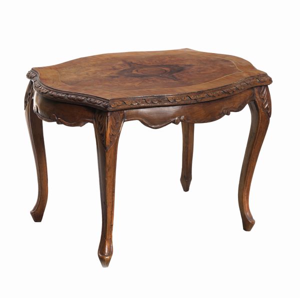 Tavolino basso di legno. XIX secolo  - Asta Antiquariato - Associazione Nazionale - Case d'Asta italiane