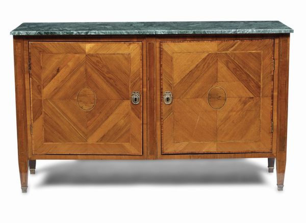 Coppia di credenze a due ante lastronate. XIX-XX secolo  - Asta Antiquariato - Associazione Nazionale - Case d'Asta italiane