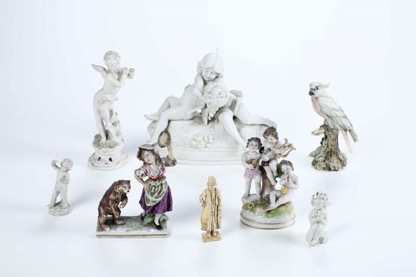 Insieme di 8 statuine in porcellana  - Asta Antiquariato - Associazione Nazionale - Case d'Asta italiane