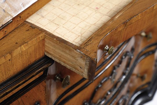 Trumeau Rococ lastronato ed intarsiato con cornici nere. Lombardia XVIII secolo  - Asta Antiquariato - Associazione Nazionale - Case d'Asta italiane